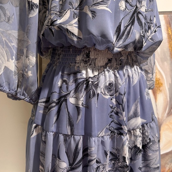 Flower dressed in blue - Picture 2 of 4